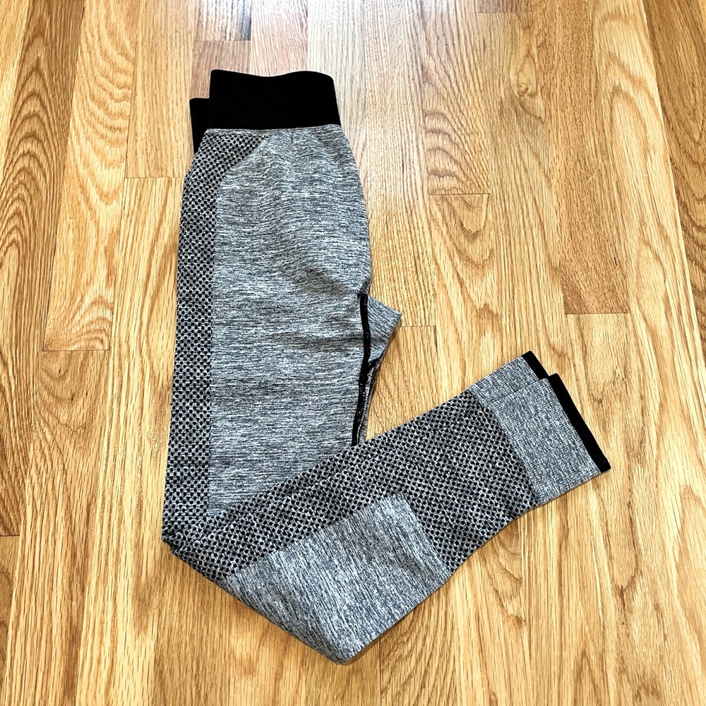 NWOT Gray Yoga Pants / Leggings XS